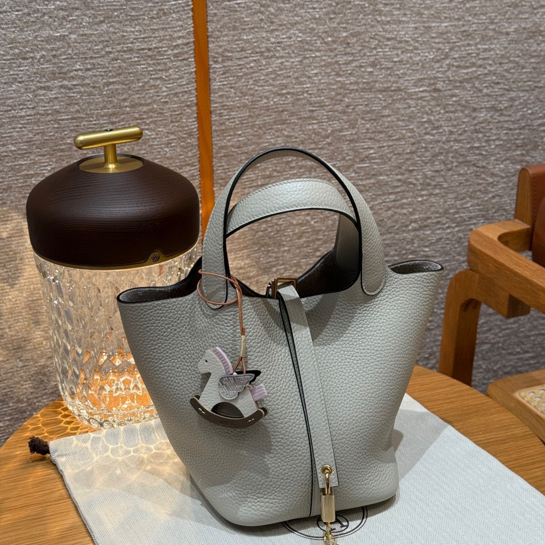 高仿Hermes*Picotin Lock18系列H56289TC8L冰川白灰牛皮金扣純手工