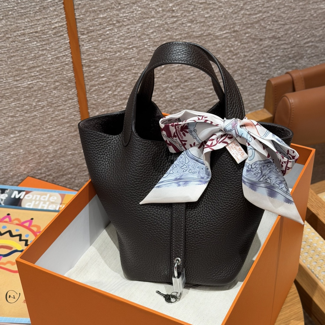 高仿Hermes*Picotin Lock18系列H56289TC46烏木色牛皮銀扣純手工
