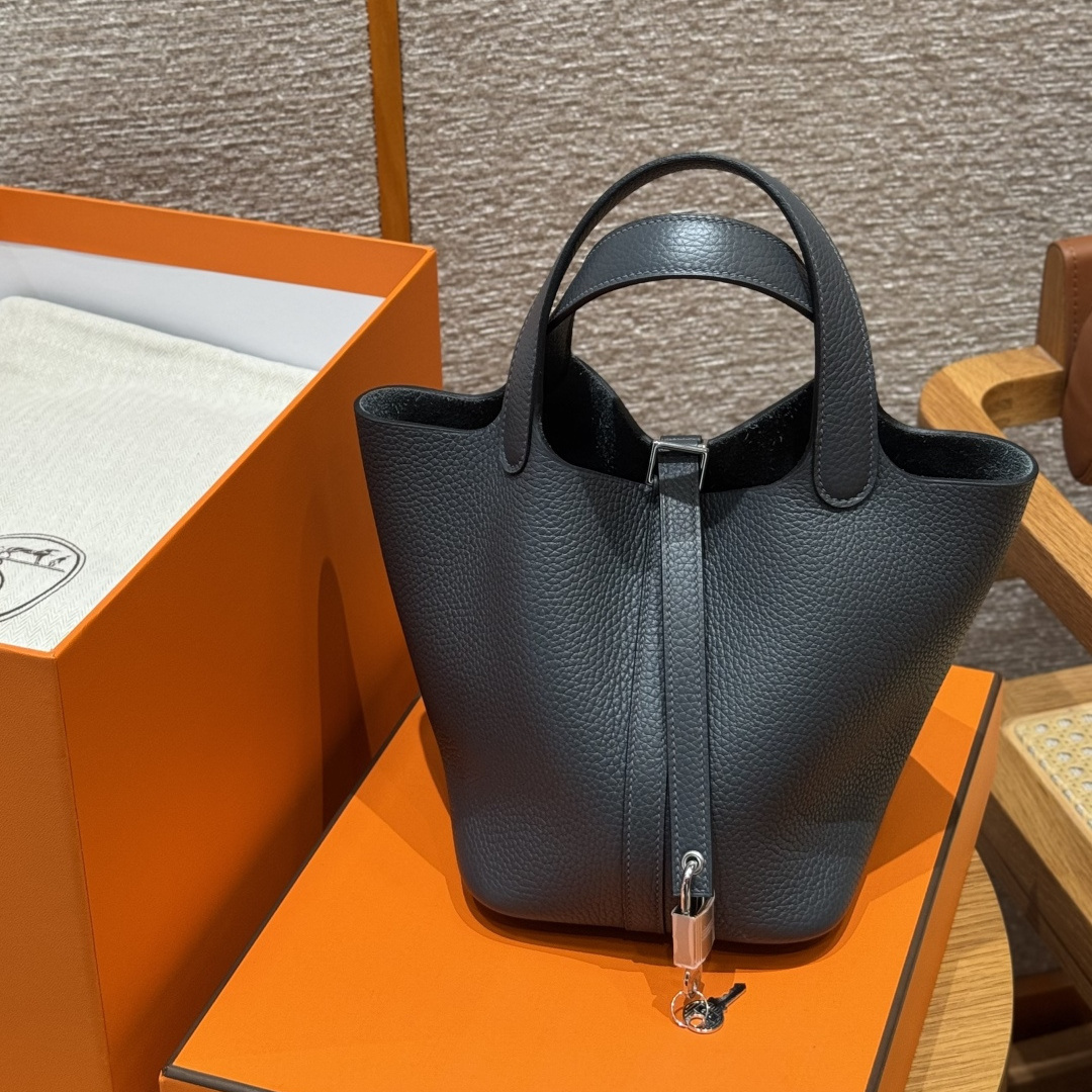 高仿Hermes*Picotin Lock18系列H56289TCH0霧霾灰牛皮銀扣純手工