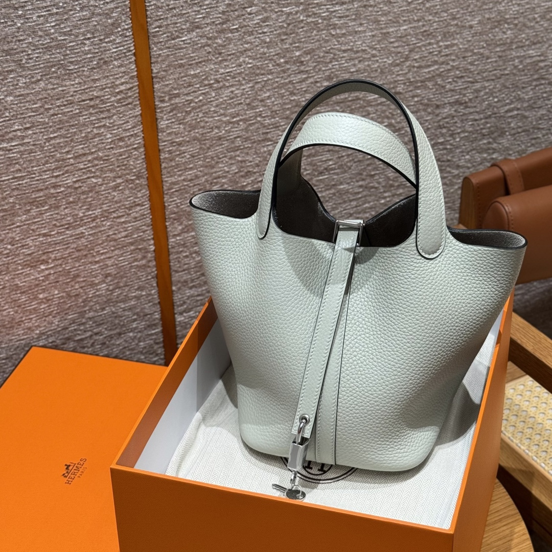 高仿Hermes*Picotin Lock18系列H56289TC0W冰晶灰牛皮銀扣純手工