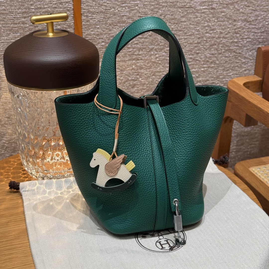 高仿Hermes*Picotin Lock18系列H56289TCU4絲絨綠牛皮銀扣純手工