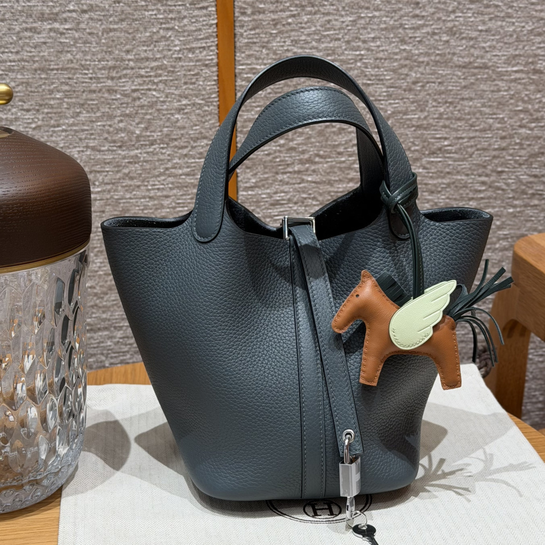 高仿Hermes*Picotin Lock18系列H56289TCY7颶風藍牛皮銀扣純手工