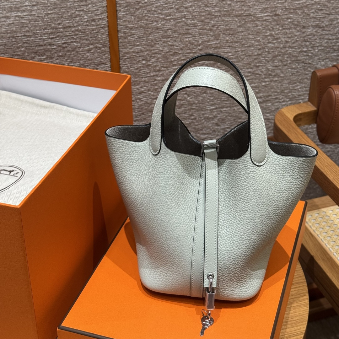 高仿Hermes*Picotin Lock18系列H56289TC0W冰晶灰牛皮銀扣純手工