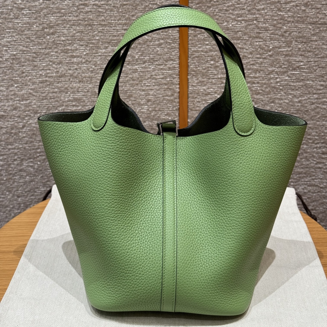 高仿Hermes*Picotin Lock18系列H56289TC3I牛油果綠牛皮銀扣純手工