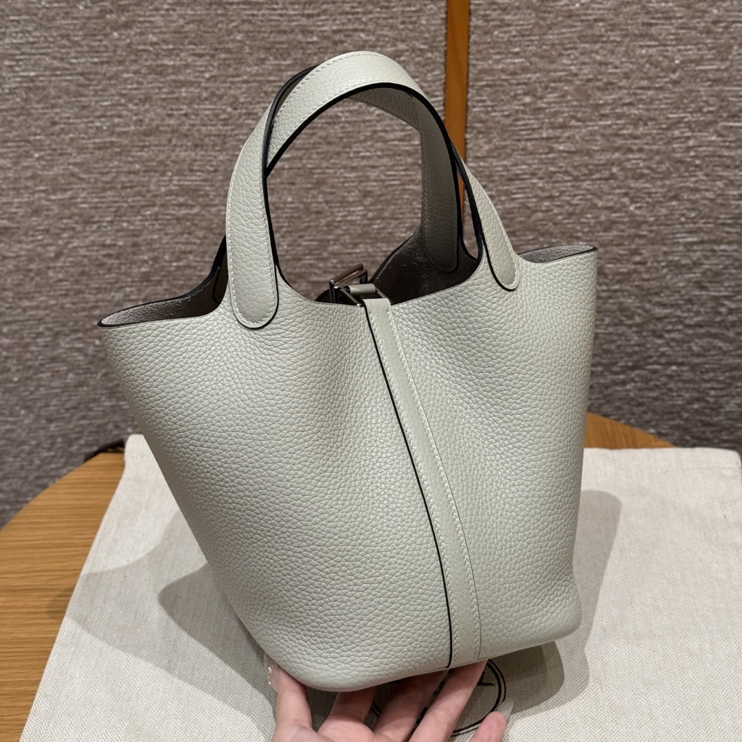 高仿Hermes*Picotin Lock18系列H56289TC0W冰晶灰牛皮銀扣純手工