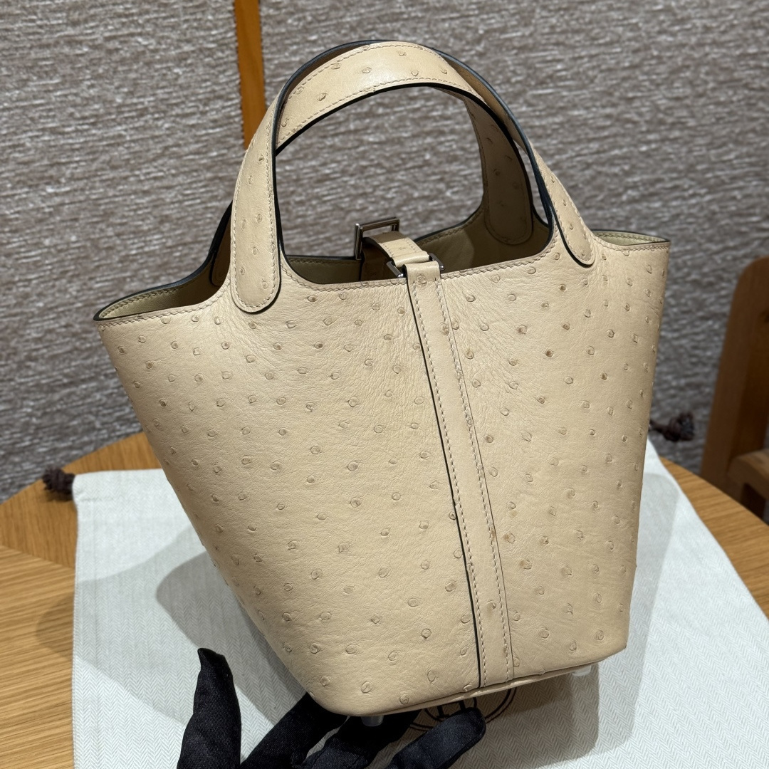 高仿Hermes*Picotin Lock18系列H56289OSS2風衣灰鴕鳥皮銀扣純手工