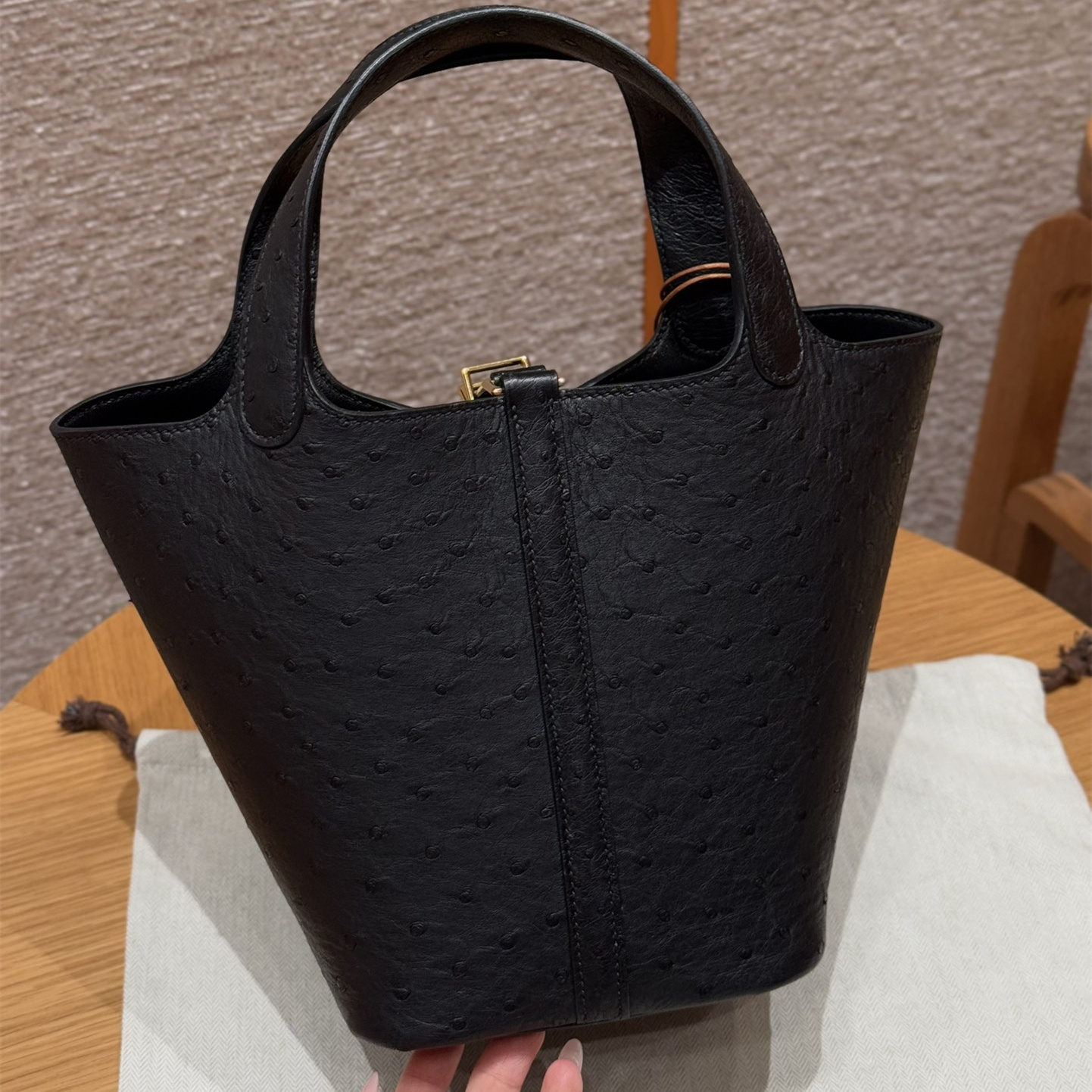 高仿Hermes*Picotin Lock18系列H56289OS89黑色鴕鳥皮金扣純手工