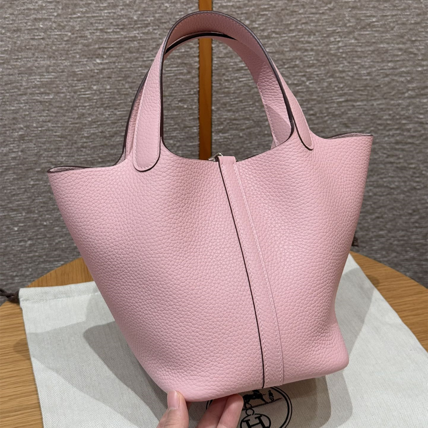高仿Hermes*Picotin Lock18系列H56289TC3Q櫻花粉牛皮銀扣純手工