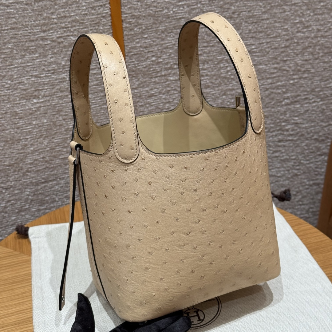 高仿Hermes*Picotin Lock18系列H56289OSS2風衣灰鴕鳥皮銀扣純手工