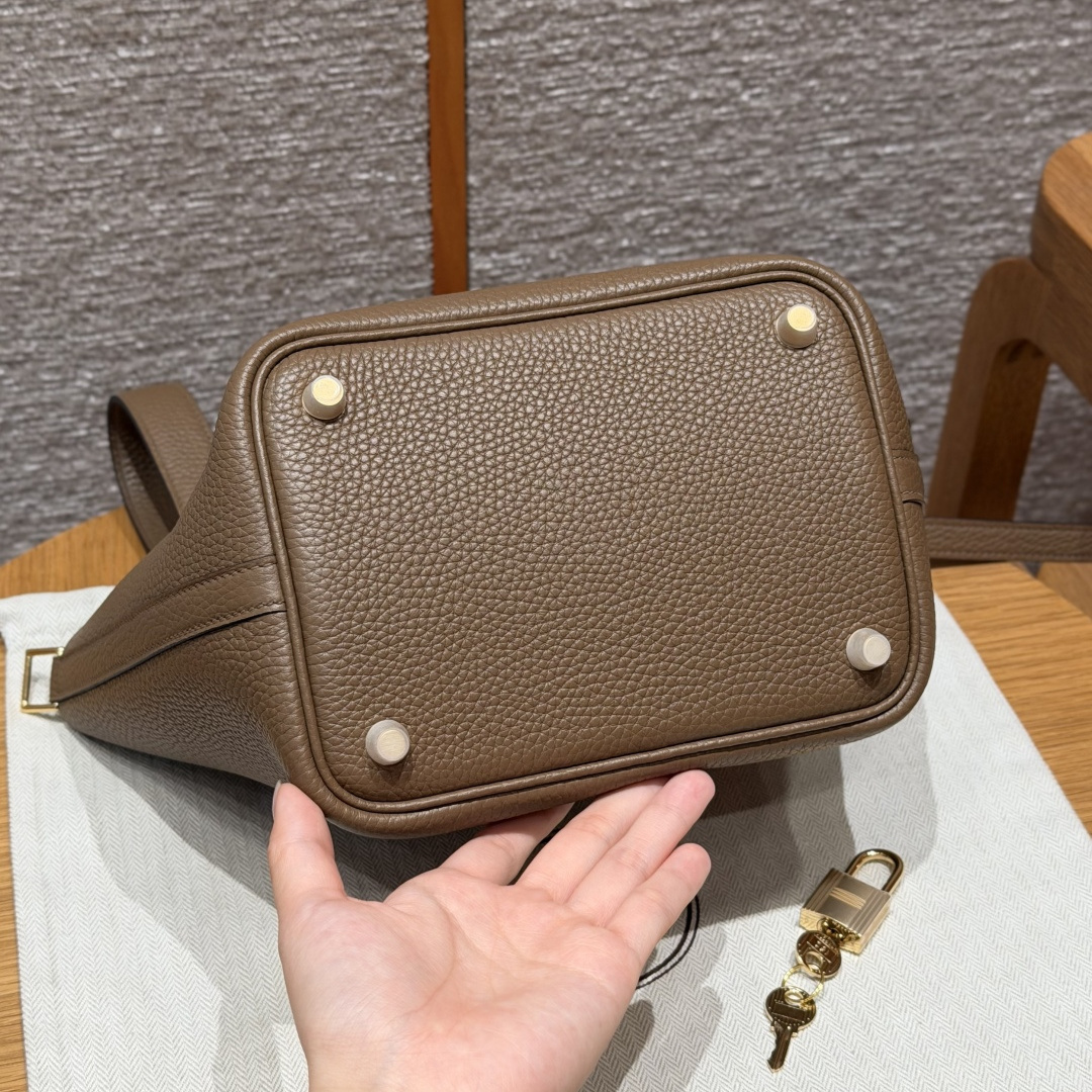 高仿Hermes*Picotin Lock18系列H56289TCDO威馬犬米色牛皮金扣純手工