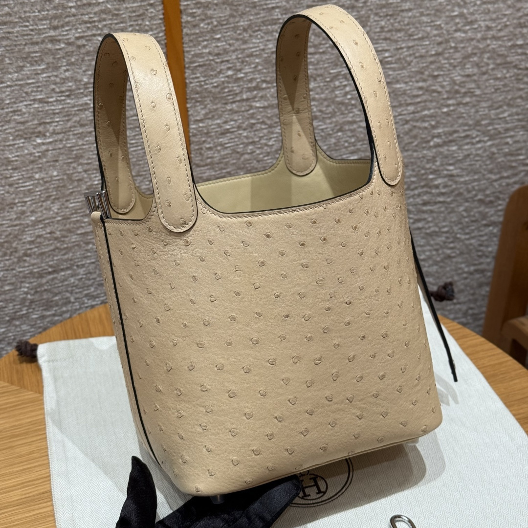 高仿Hermes*Picotin Lock18系列H56289OSS2風衣灰鴕鳥皮銀扣純手工