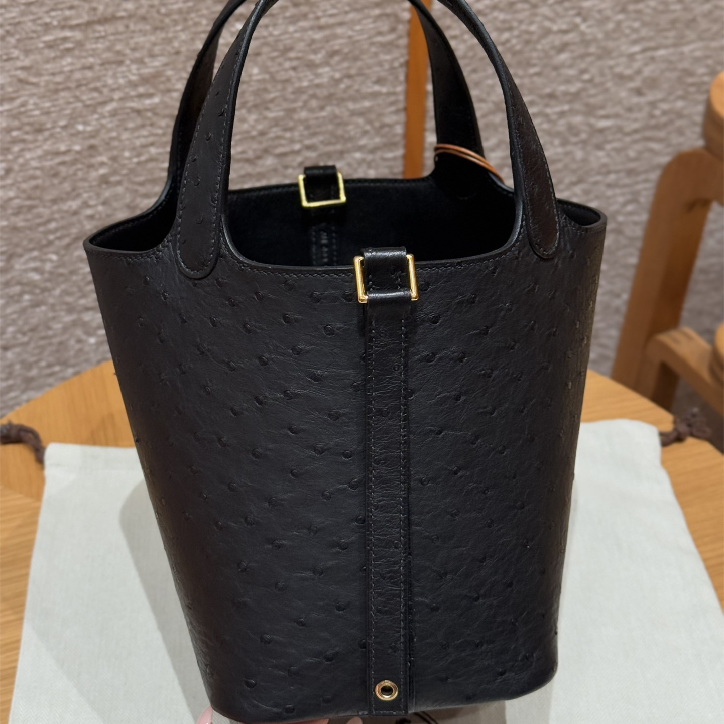 高仿Hermes*Picotin Lock18系列H56289OS89黑色鴕鳥皮金扣純手工