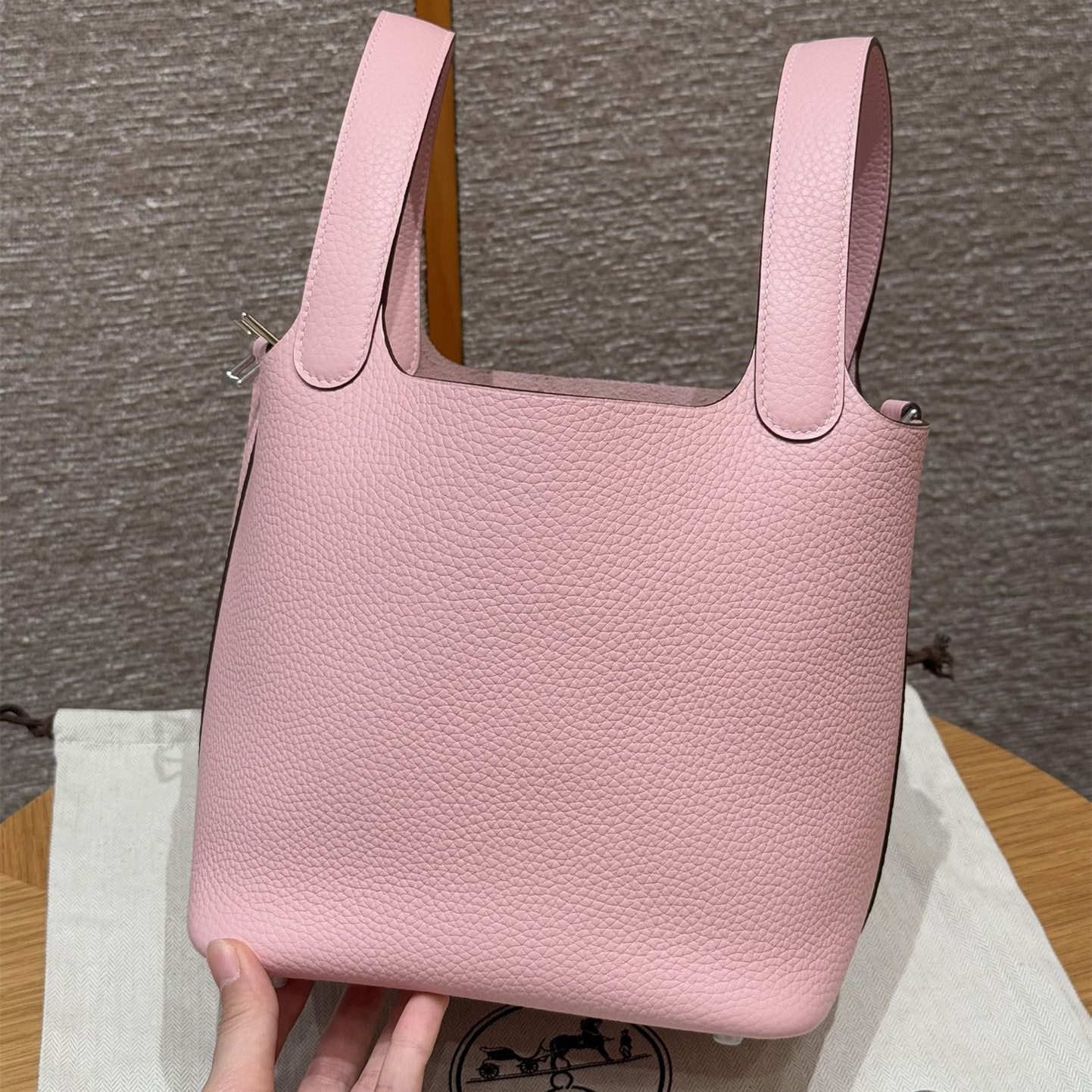 高仿Hermes*Picotin Lock18系列H56289TC3Q櫻花粉牛皮銀扣純手工