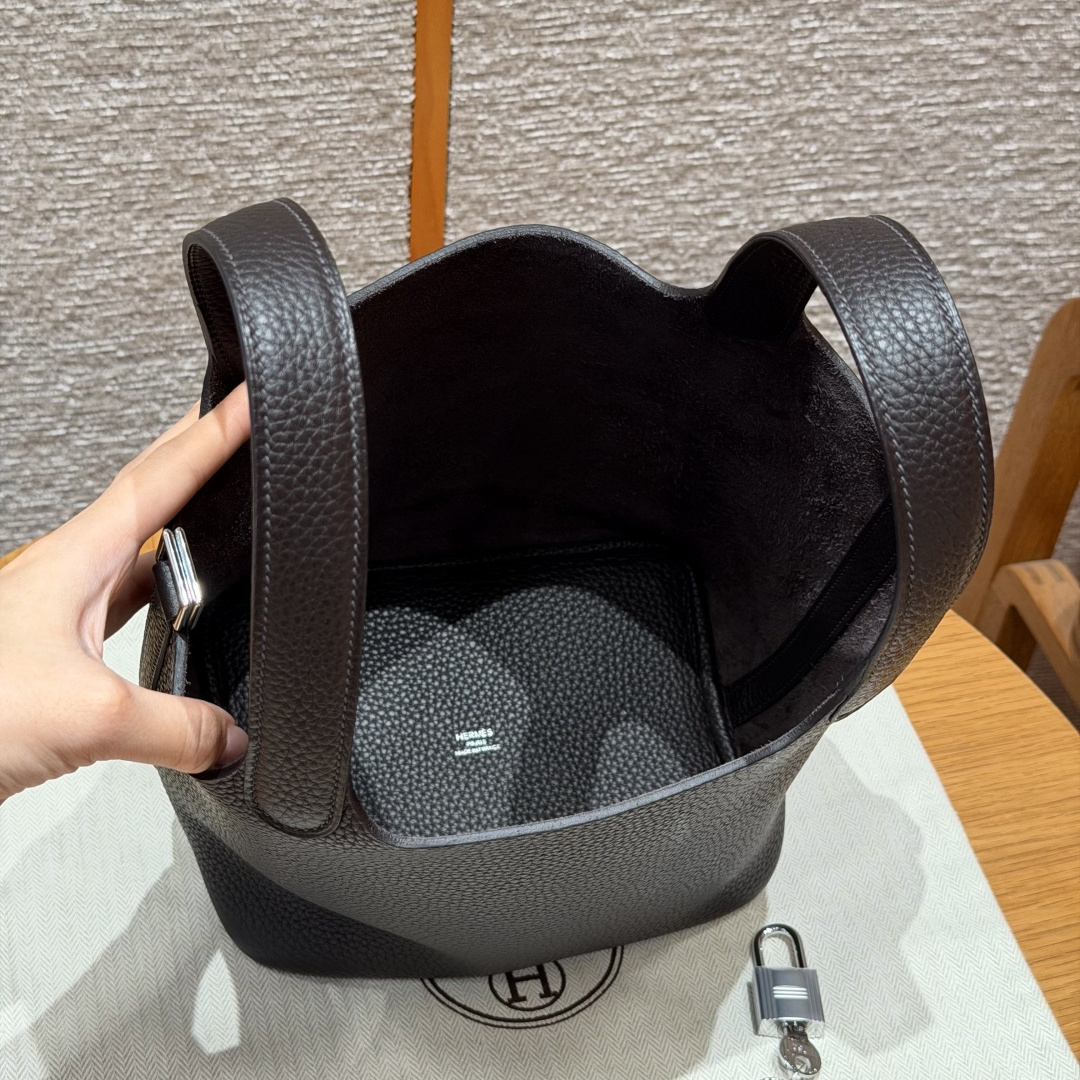 高仿Hermes*Picotin Lock18系列H56289TC46烏木色牛皮銀扣純手工