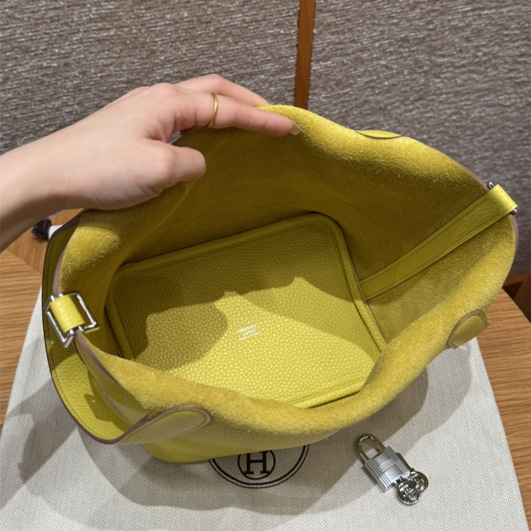 高仿Hermes*Picotin Lock18系列H56289TC9R檸檬黃牛皮銀扣純手工