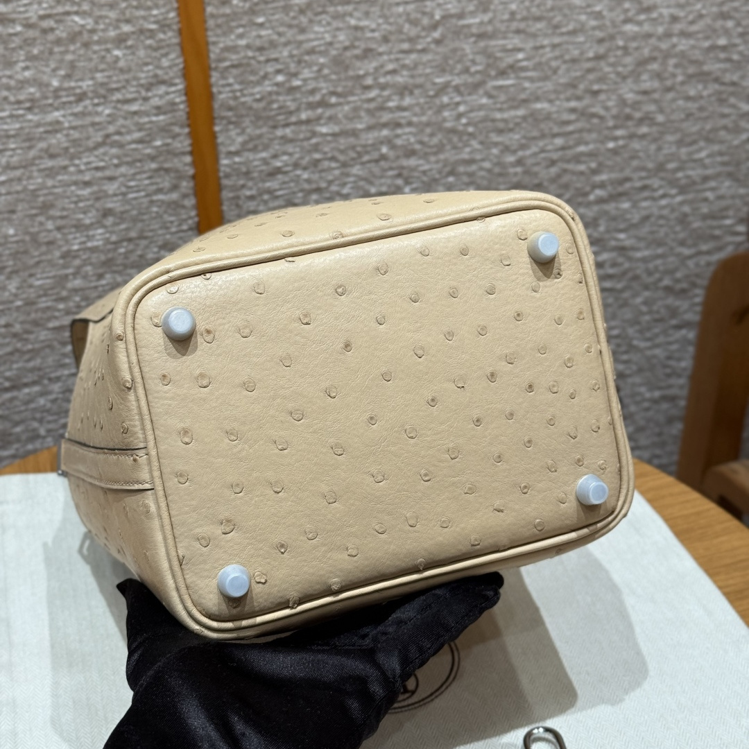 高仿Hermes*Picotin Lock18系列H56289OSS2風衣灰鴕鳥皮銀扣純手工