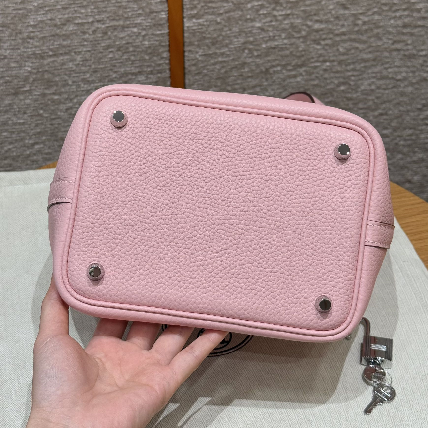 高仿Hermes*Picotin Lock18系列H56289TC3Q櫻花粉牛皮銀扣純手工