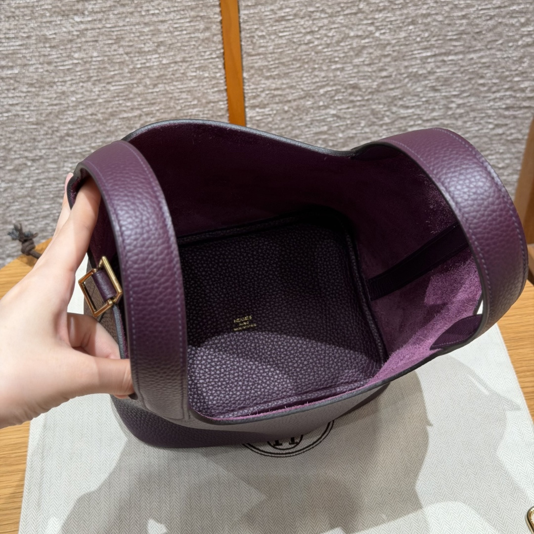 高仿Hermes*Picotin Lock18系列H56289TCN5黑加侖紫牛皮金扣純手工