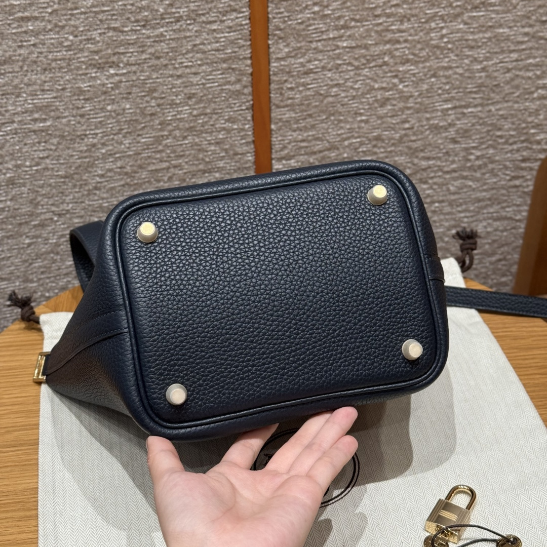 高仿Hermes*Picotin Lock18系列H56289TC2Z午夜藍牛皮金扣純手工
