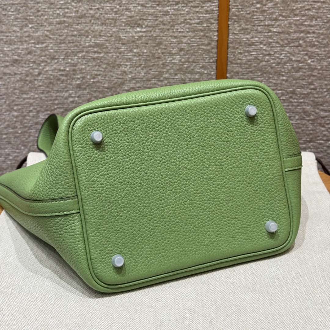 高仿Hermes*Picotin Lock18系列H56289TC3I牛油果綠牛皮銀扣純手工