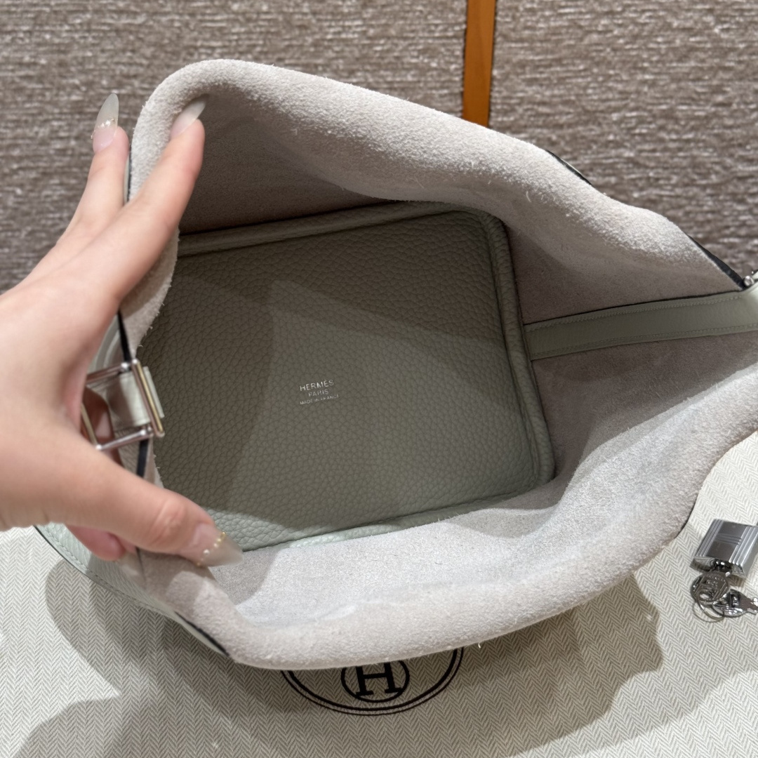 高仿Hermes*Picotin Lock18系列H56289TC0W冰晶灰牛皮銀扣純手工