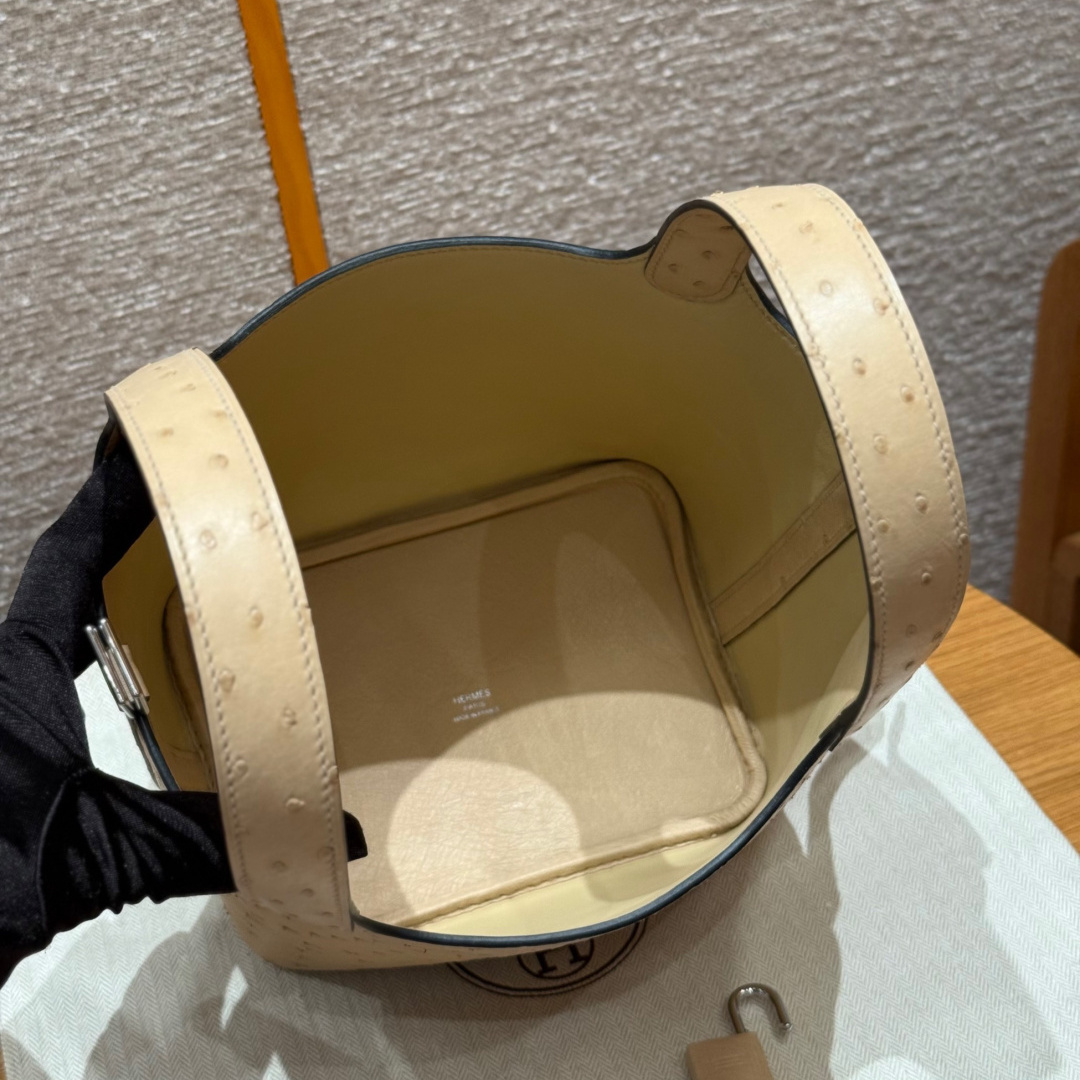 高仿Hermes*Picotin Lock18系列H56289OSS2風衣灰鴕鳥皮銀扣純手工