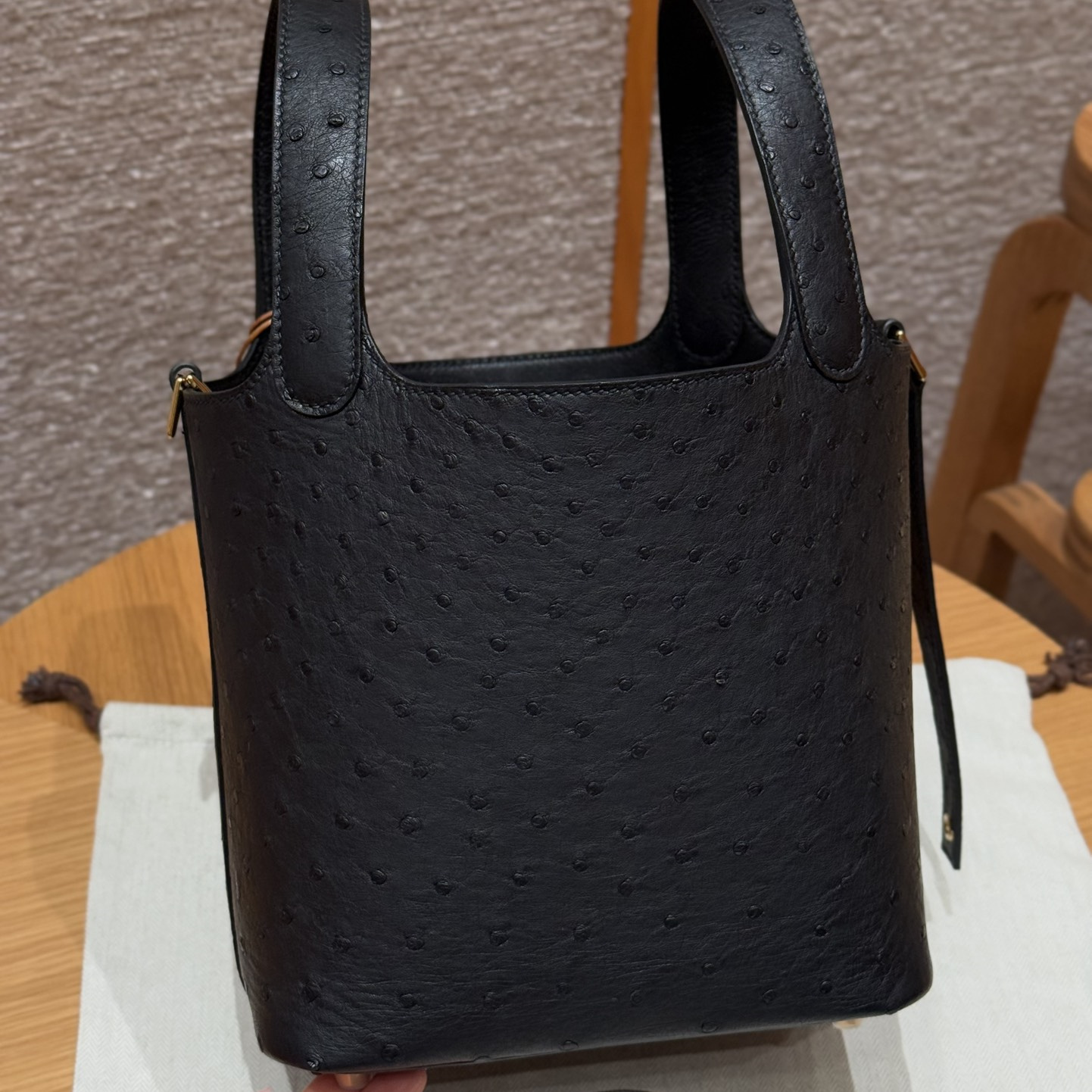高仿Hermes*Picotin Lock18系列H56289OS89黑色鴕鳥皮金扣純手工
