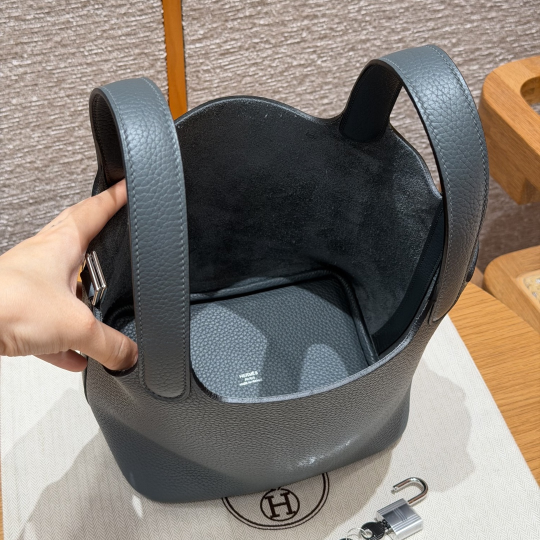 高仿Hermes*Picotin Lock18系列H56289TCY7颶風藍牛皮銀扣純手工