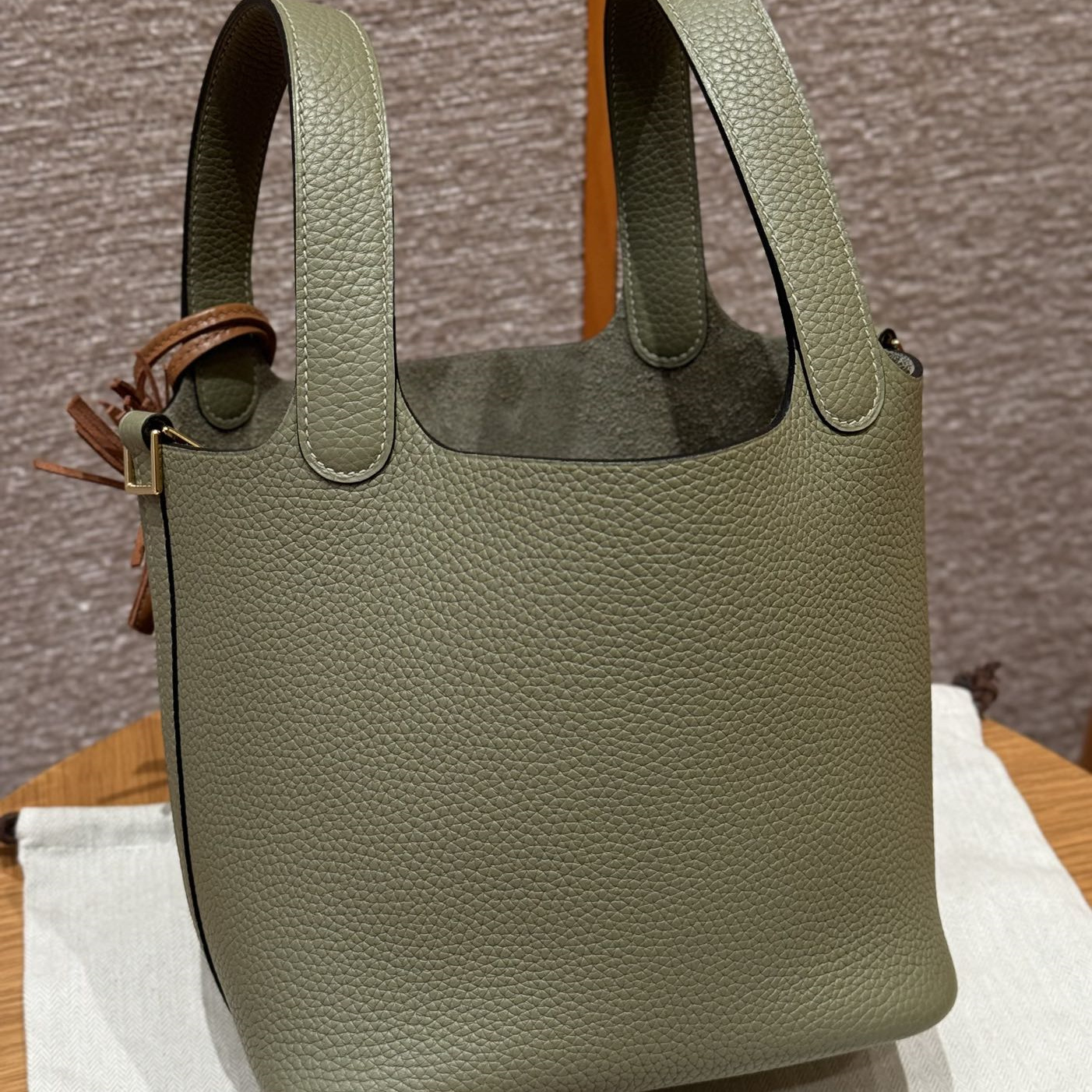 高仿Hermes*Picotin Lock18系列H56289TCQ1鼠尾草綠牛皮金扣純手工