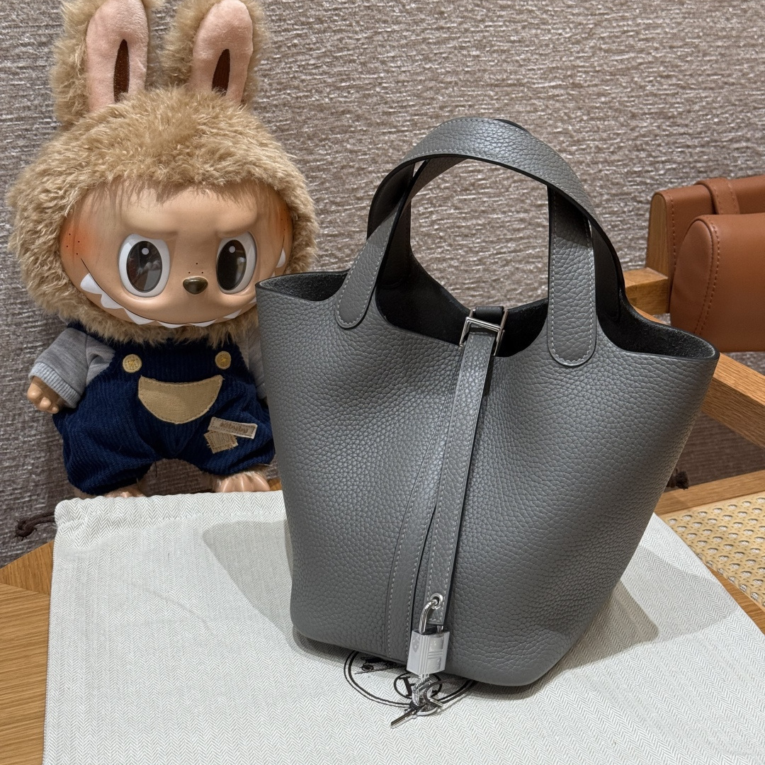 高仿Hermes*Picotin Lock18系列H56289TC0L積雨雲灰牛皮銀扣純手工