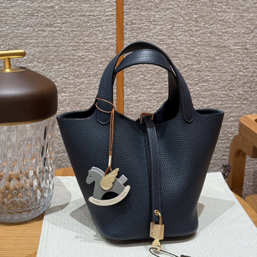 高仿Hermes*Picotin Lock18系列H56289TC2Z午夜藍牛皮金扣純手工