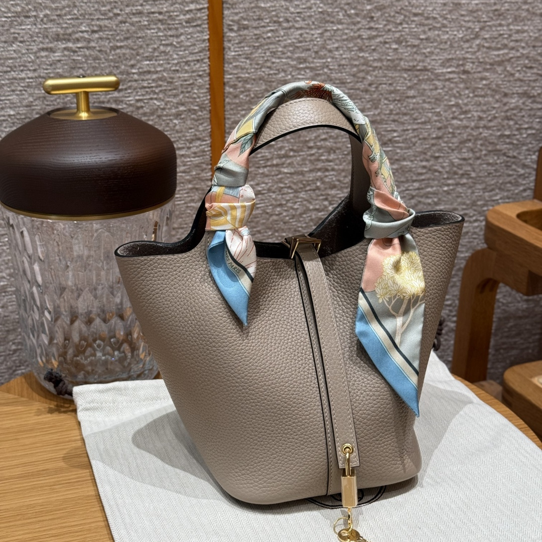 高仿Hermes*Picotin Lock18系列H56289TC81斑鳩灰牛皮金扣純手工