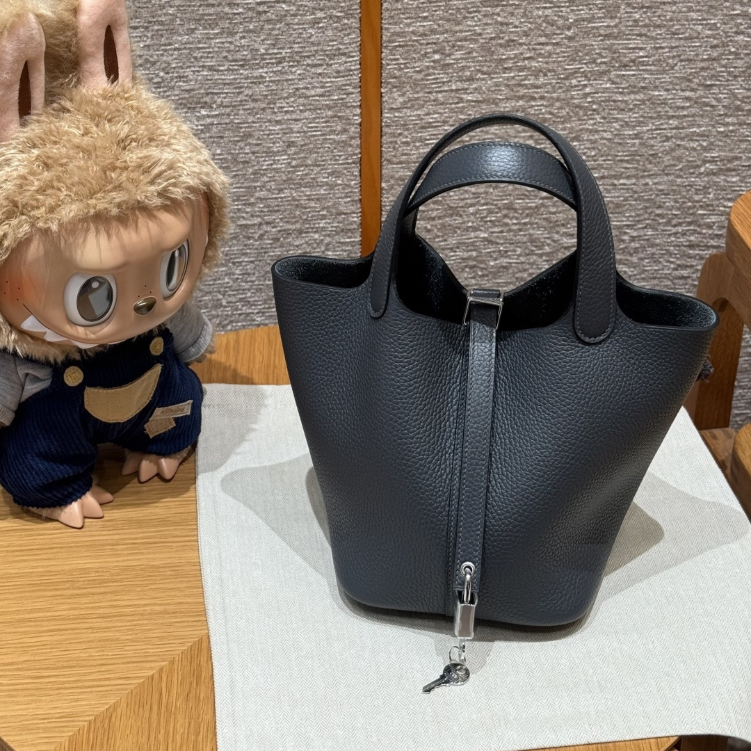 高仿Hermes*Picotin Lock18系列H56289TCH0霧霾灰牛皮銀扣純手工
