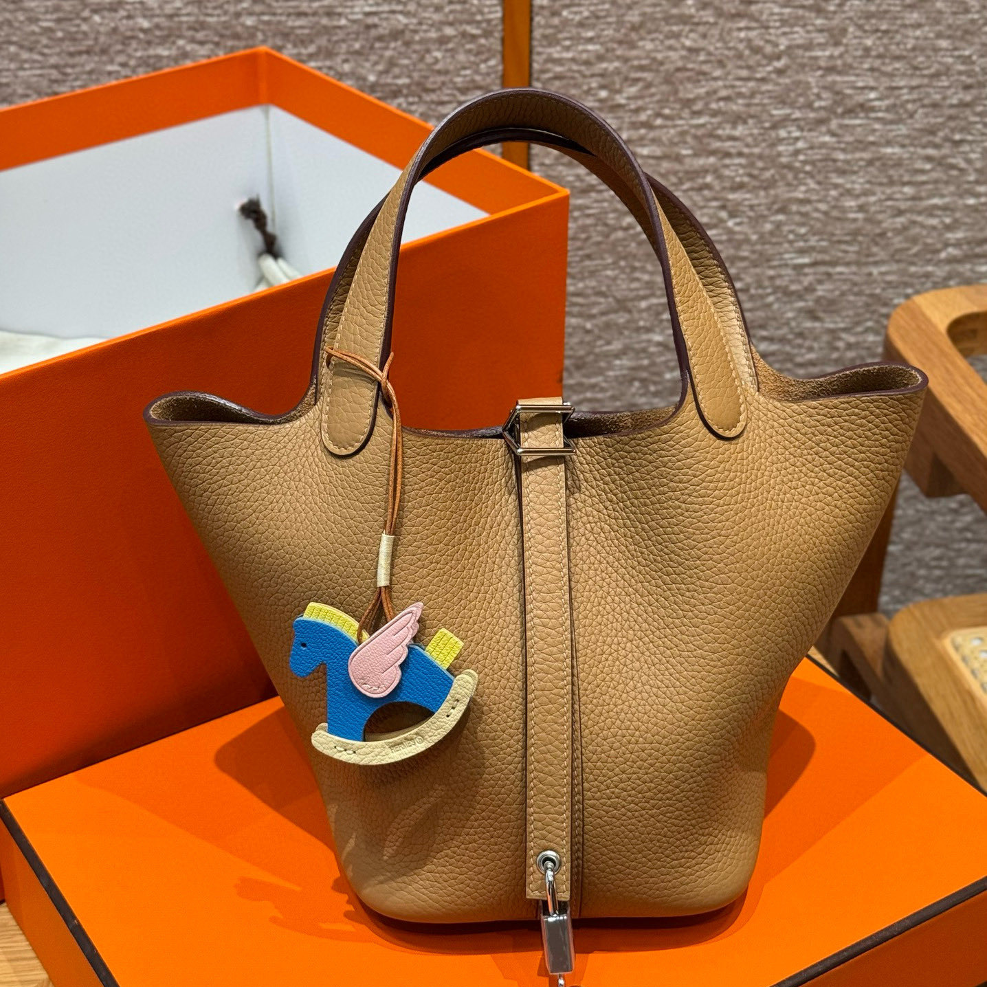 高仿Hermes*Picotin Lock18系列H56289TC4B餅乾色牛皮銀扣純手工