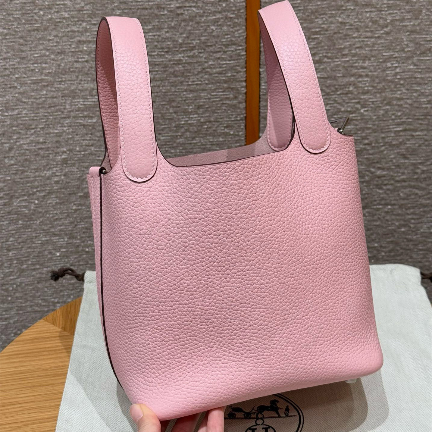 高仿Hermes*Picotin Lock18系列H56289TC3Q櫻花粉牛皮銀扣純手工