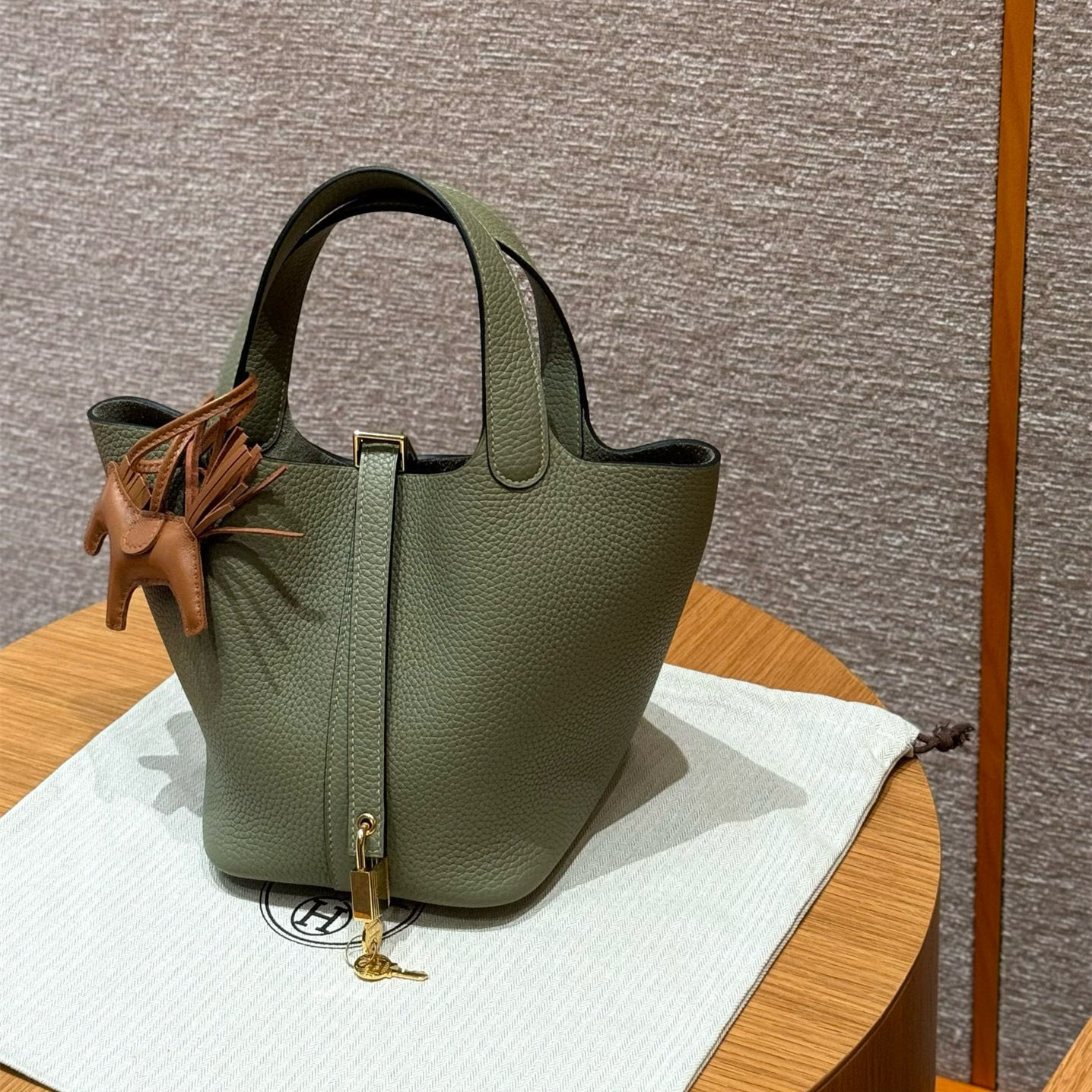 高仿Hermes*Picotin Lock18系列H56289TCQ1鼠尾草綠牛皮金扣純手工