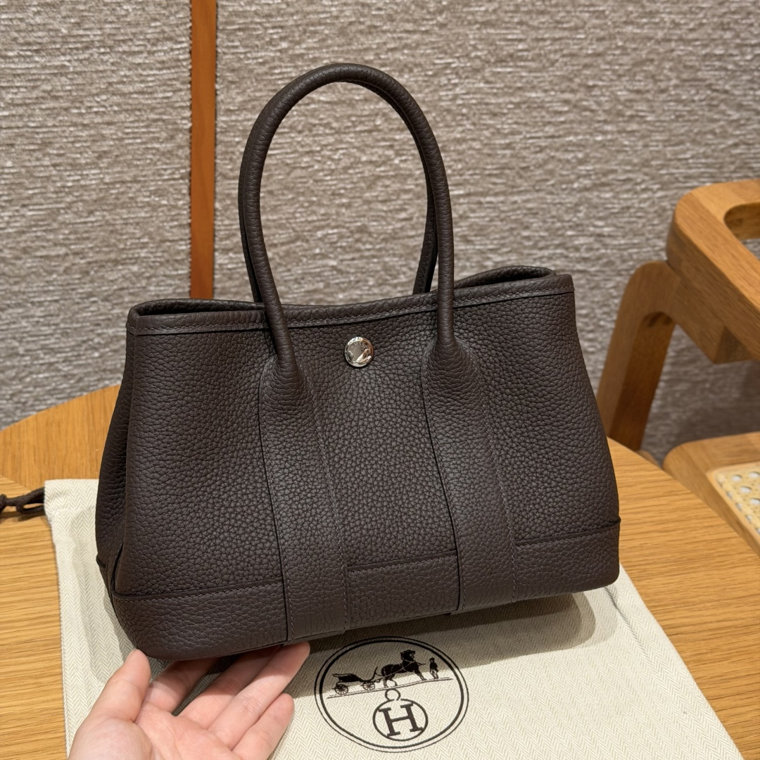 高仿Hermes*Garden Party23系列H08642246烏木色牛皮銀扣純手工