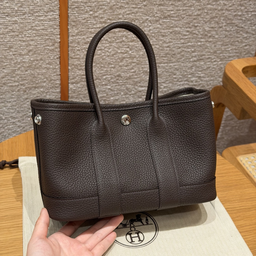 高仿Hermes*Garden Party23系列H08642246烏木色牛皮銀扣純手工
