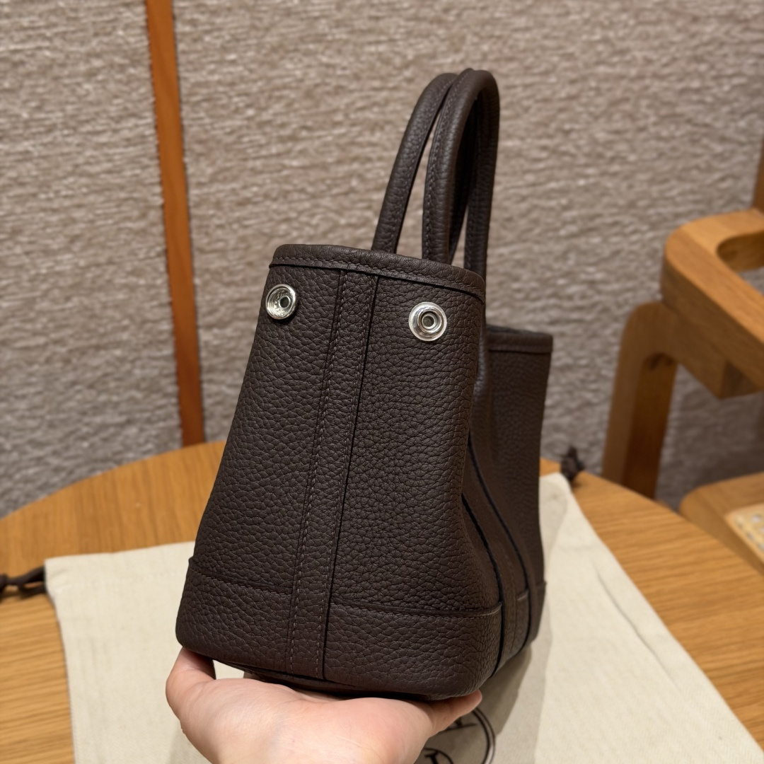 高仿Hermes*Garden Party23系列H08642246烏木色牛皮銀扣純手工