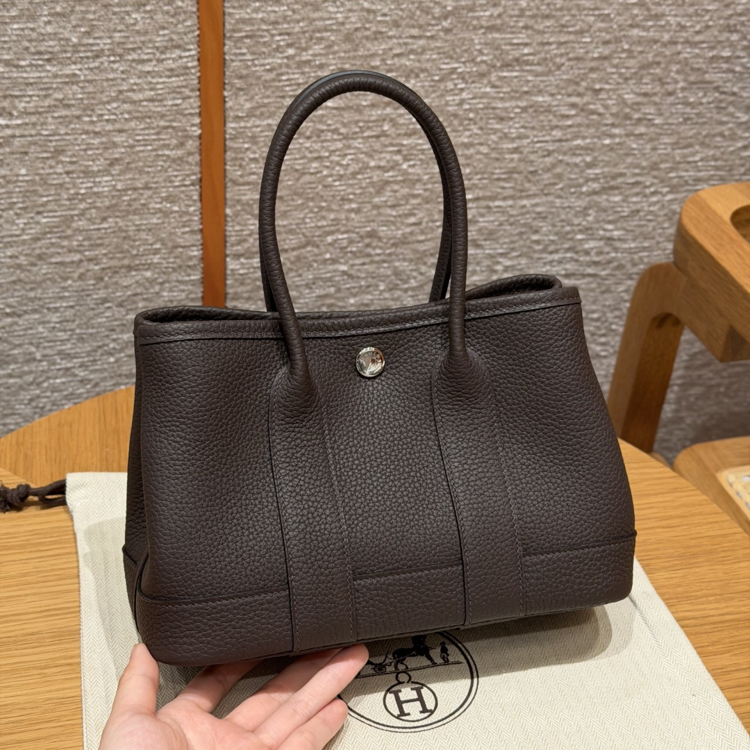 高仿Hermes*Garden Party23系列H08642246烏木色牛皮銀扣純手工