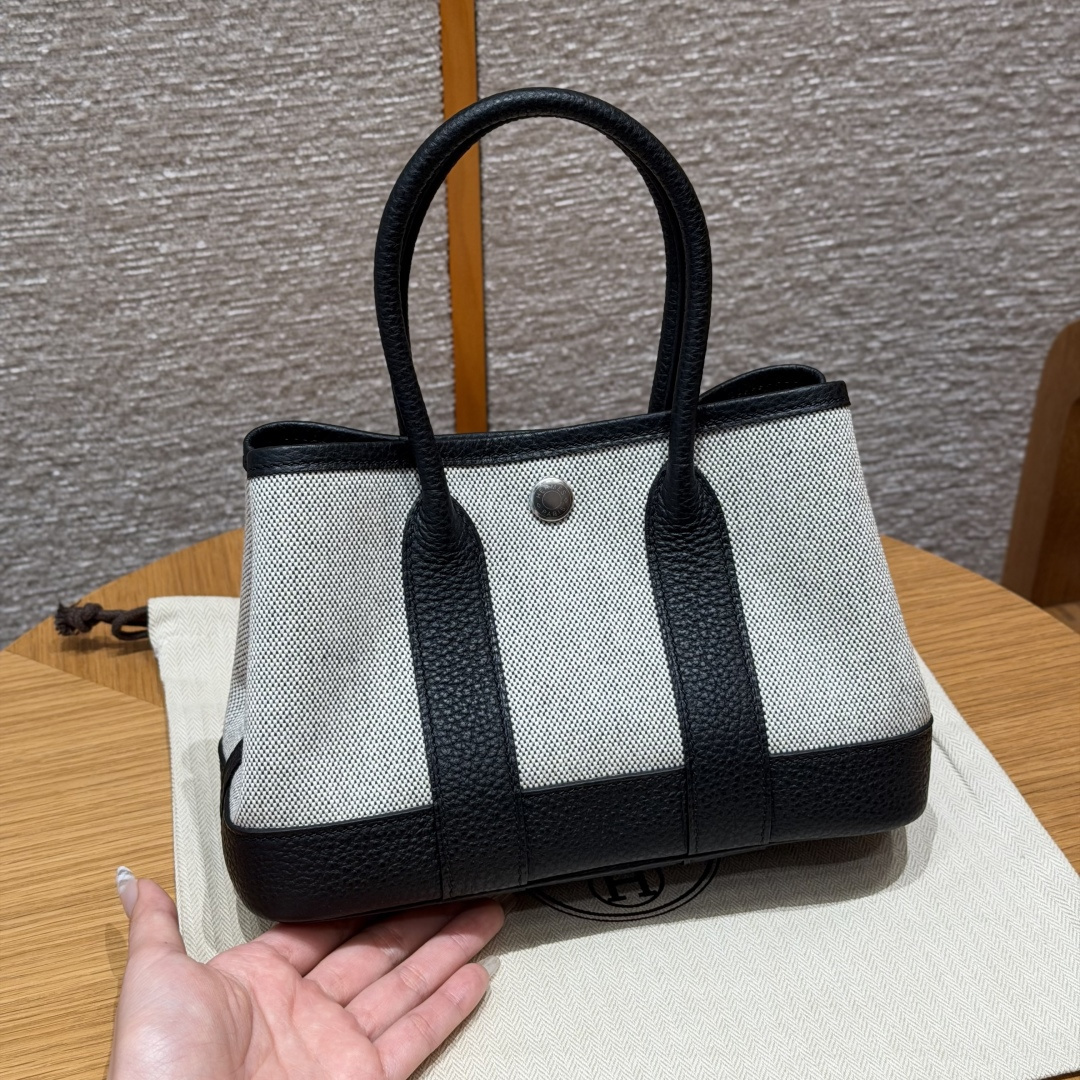 高仿Hermes*Garden Party23系列H08641889淺米色拼黑色帆布牛皮銀扣純手工