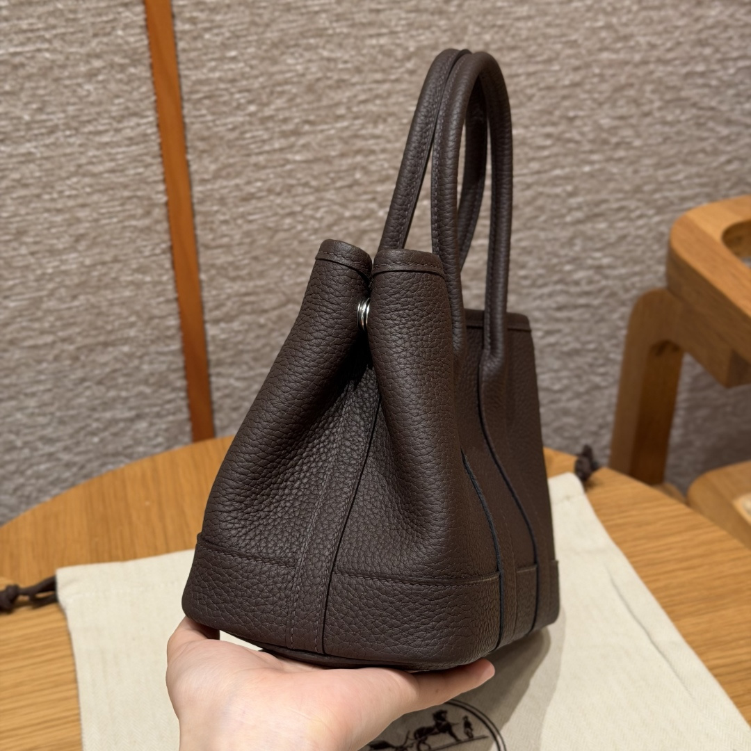 高仿Hermes*Garden Party23系列H08642246烏木色牛皮銀扣純手工