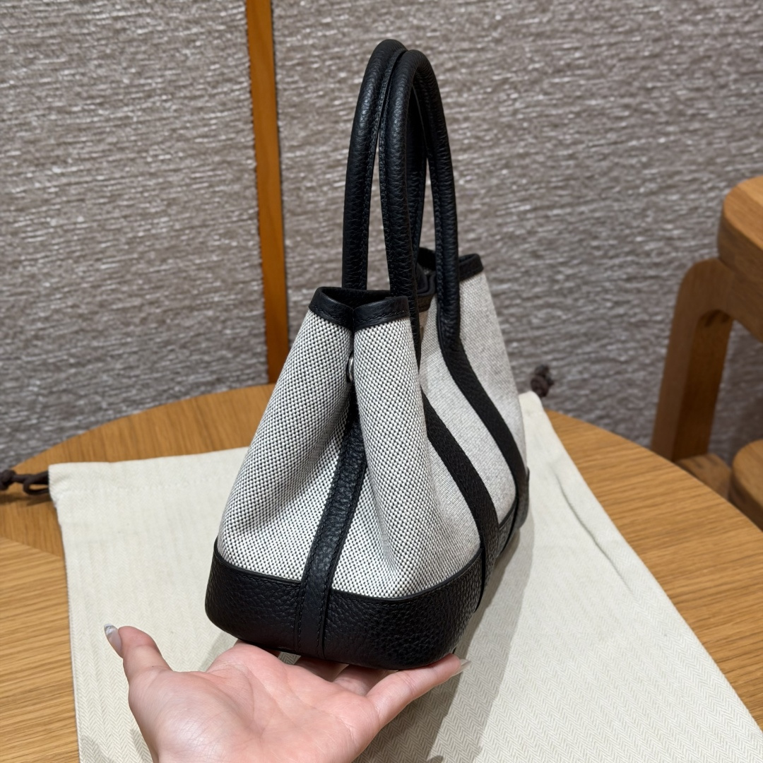 高仿Hermes*Garden Party23系列H08641889淺米色拼黑色帆布牛皮銀扣純手工