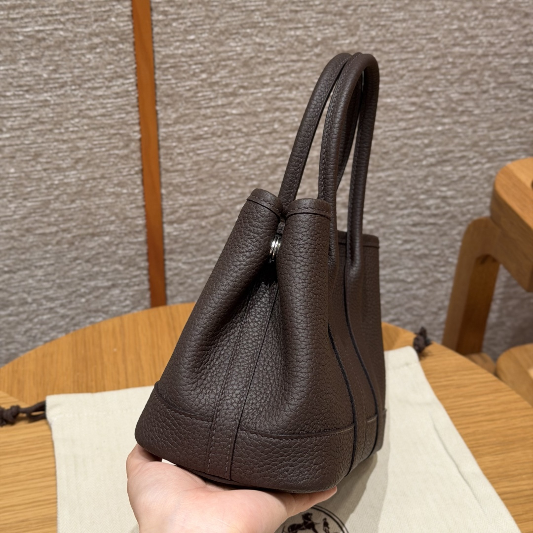 高仿Hermes*Garden Party23系列H08642246烏木色牛皮銀扣純手工