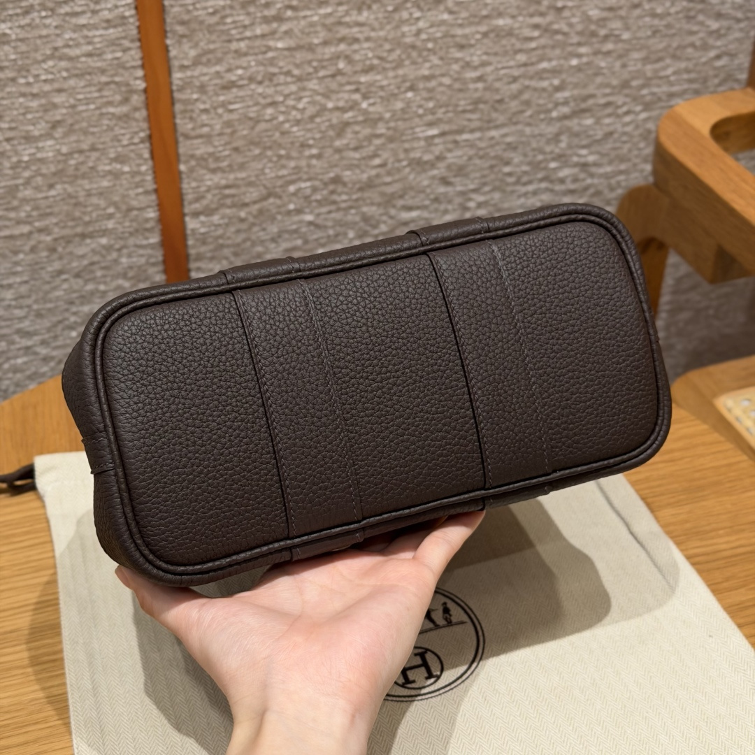 高仿Hermes*Garden Party23系列H08642246烏木色牛皮銀扣純手工