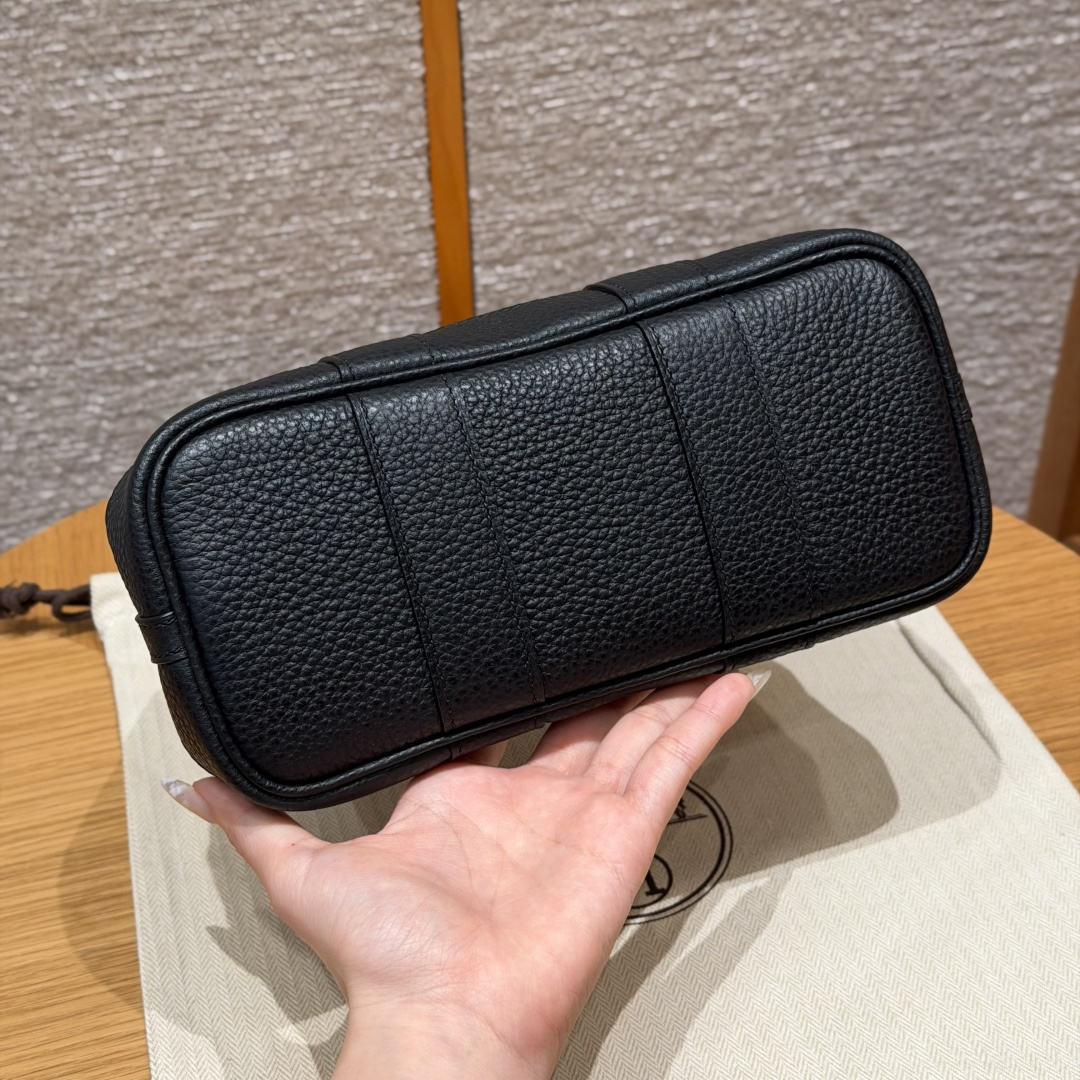 高仿Hermes*Garden Party23系列H08641889淺米色拼黑色帆布牛皮銀扣純手工