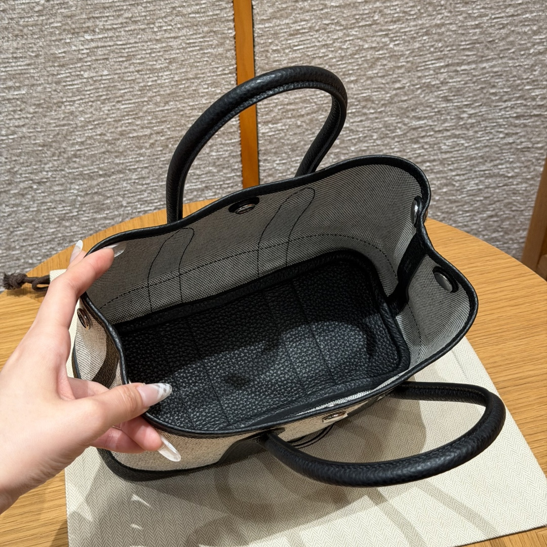 高仿Hermes*Garden Party23系列H08641889淺米色拼黑色帆布牛皮銀扣純手工