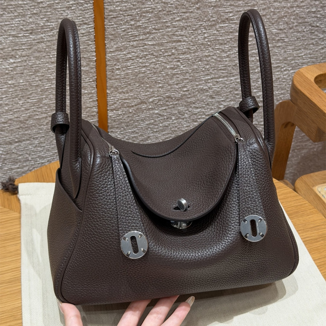 高仿Hermes*Lindy26系列H073428TC47巧克力色牛皮銀扣純手工