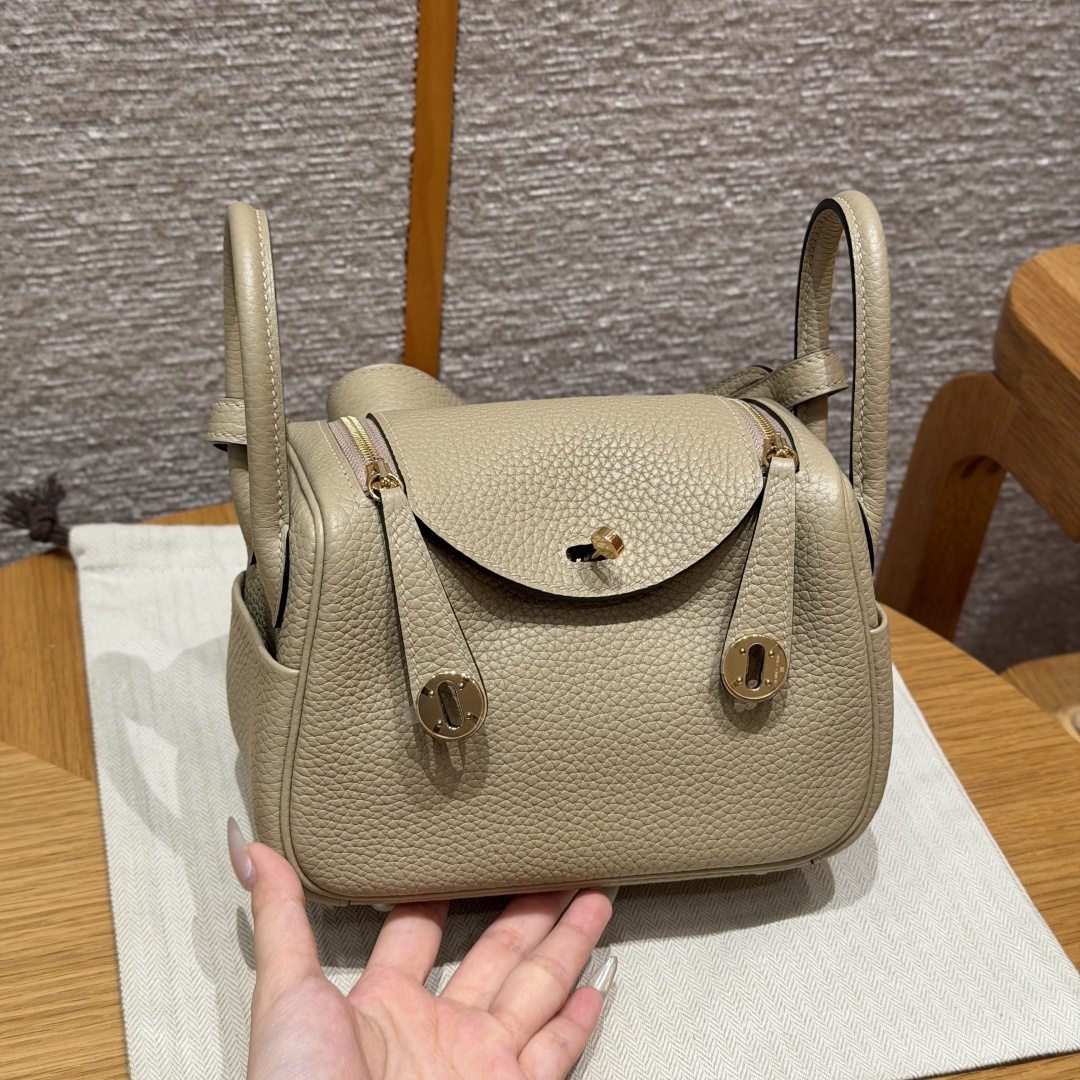 高仿Hermes*Lindy19系列H079086TC8Q馬爾法米牛皮金扣純手工