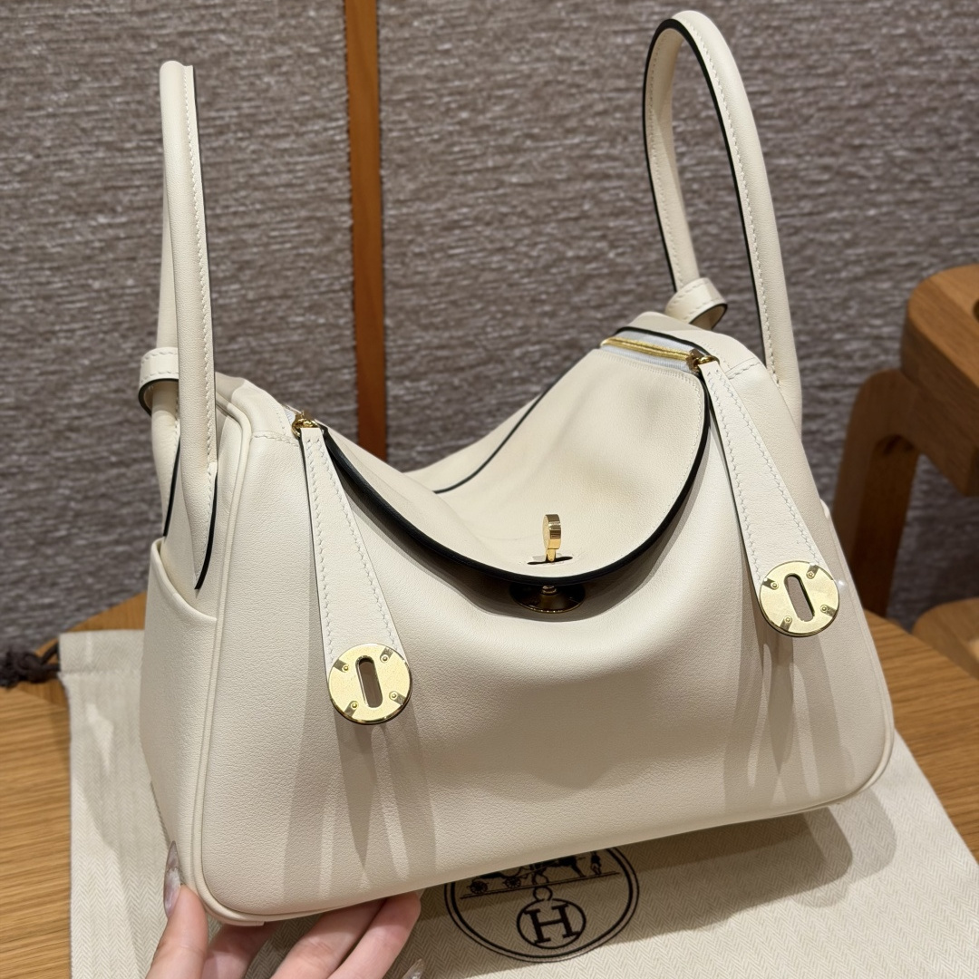 高仿Hermes*Lindy26系列H073428TCI2D0奶油白拼威馬犬米色牛皮金扣純手工